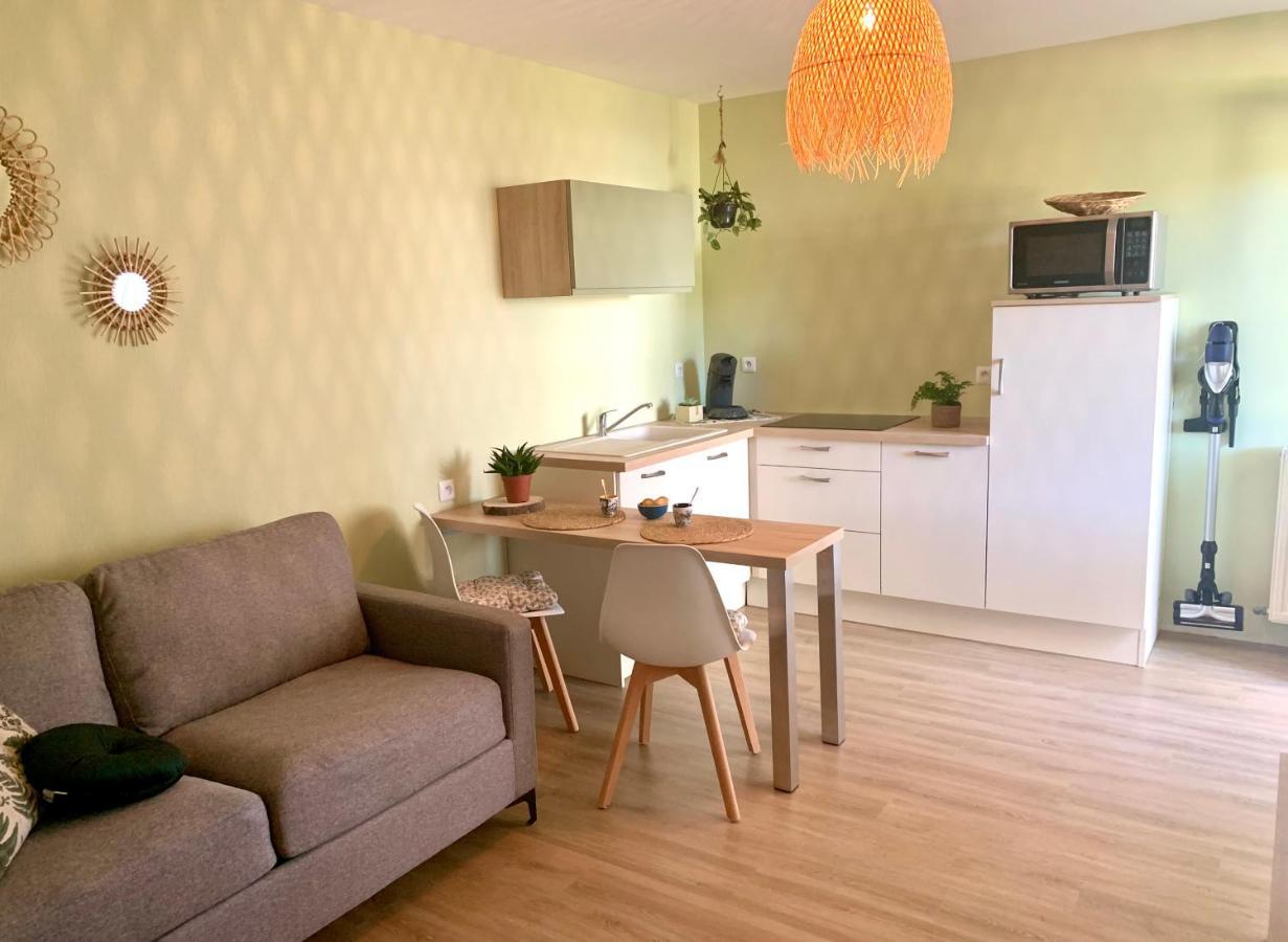 Gîte dans une ambiance végétale avec Spa privatif Jazennes Esterno foto