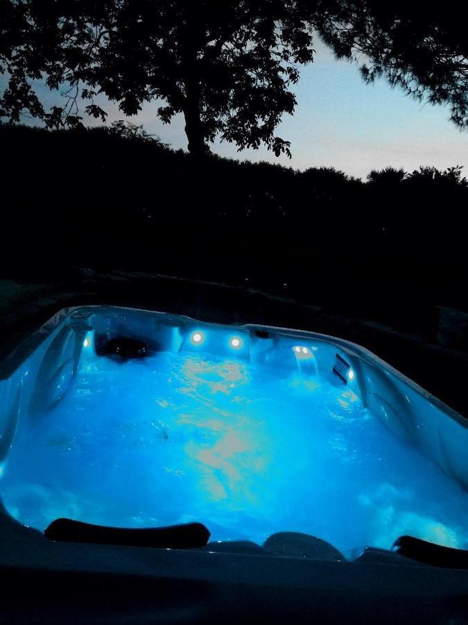 Gîte dans une ambiance végétale avec Spa privatif Jazennes Esterno foto