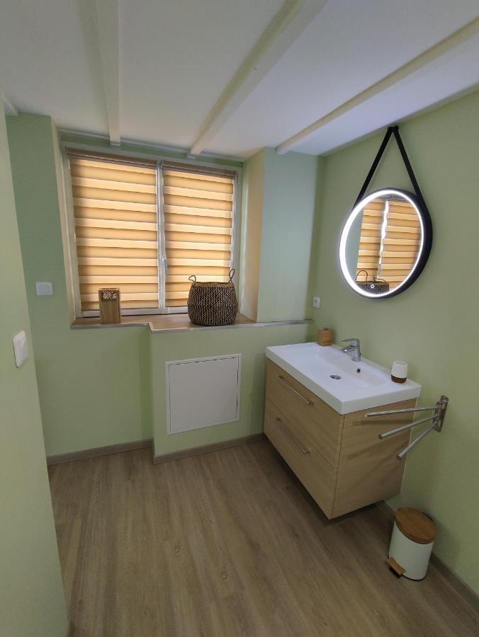 Gîte dans une ambiance végétale avec Spa privatif Jazennes Esterno foto