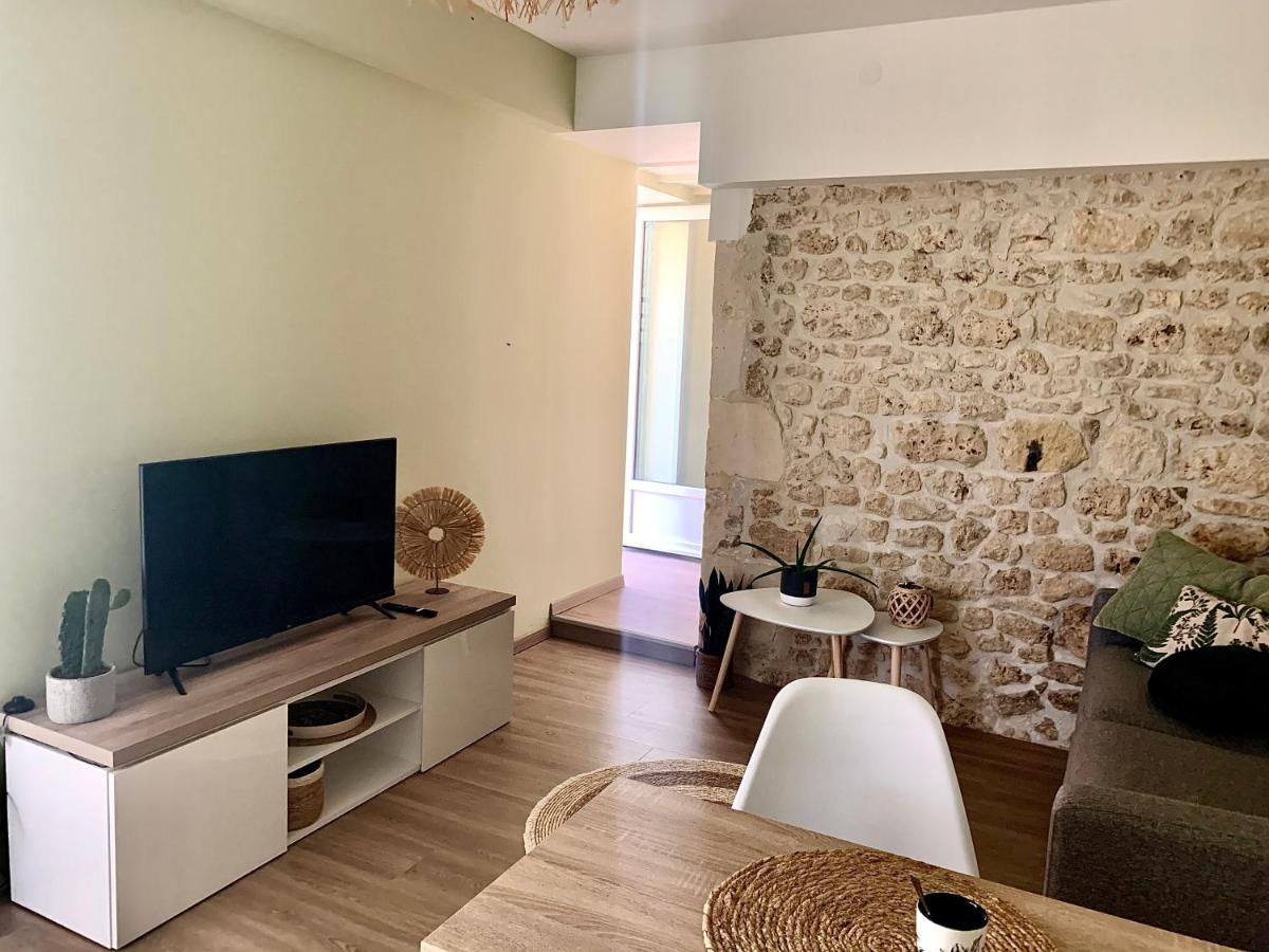 Gîte dans une ambiance végétale avec Spa privatif Jazennes Esterno foto